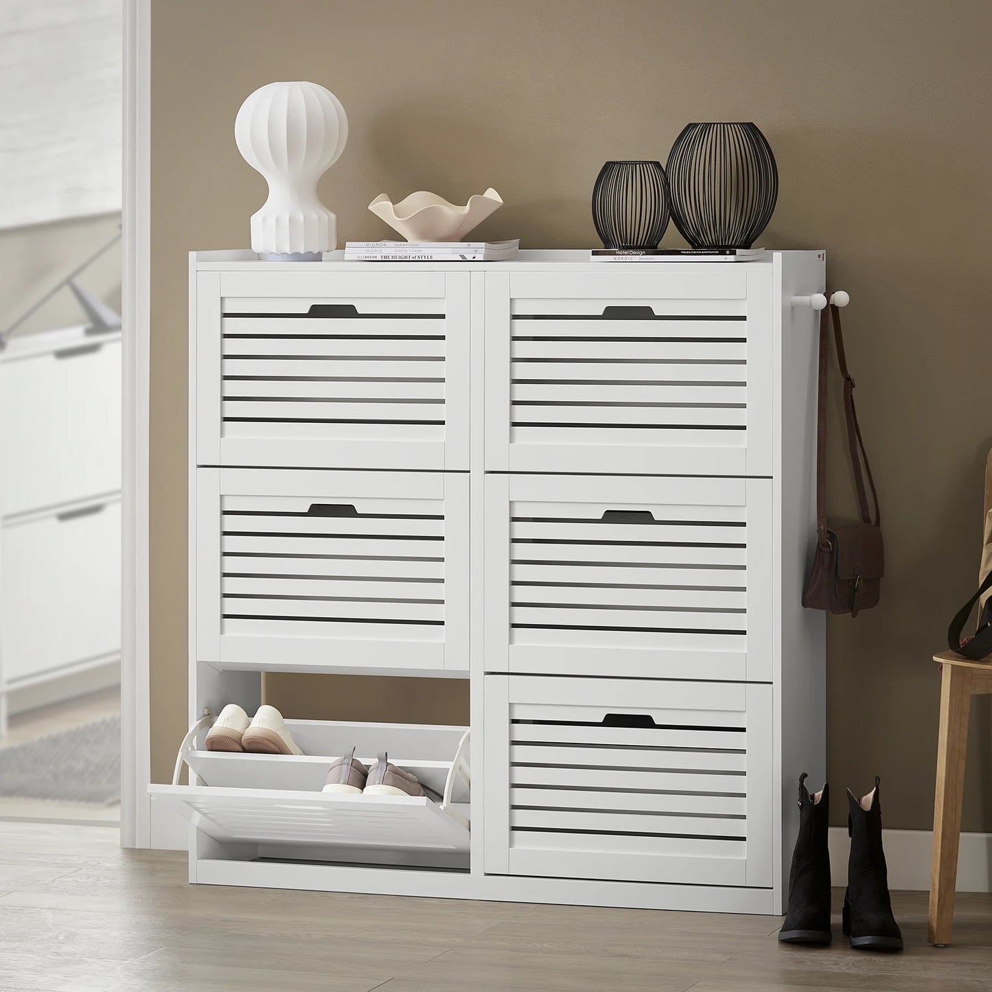 SoBuy FSR145-W Armoire à chaussures avec étagère à chaussures à 6 rabats avec 2 houes Camion à benne basculante avec 12 surfaces d'étagère Commode à chaussures Étagère à chaussures