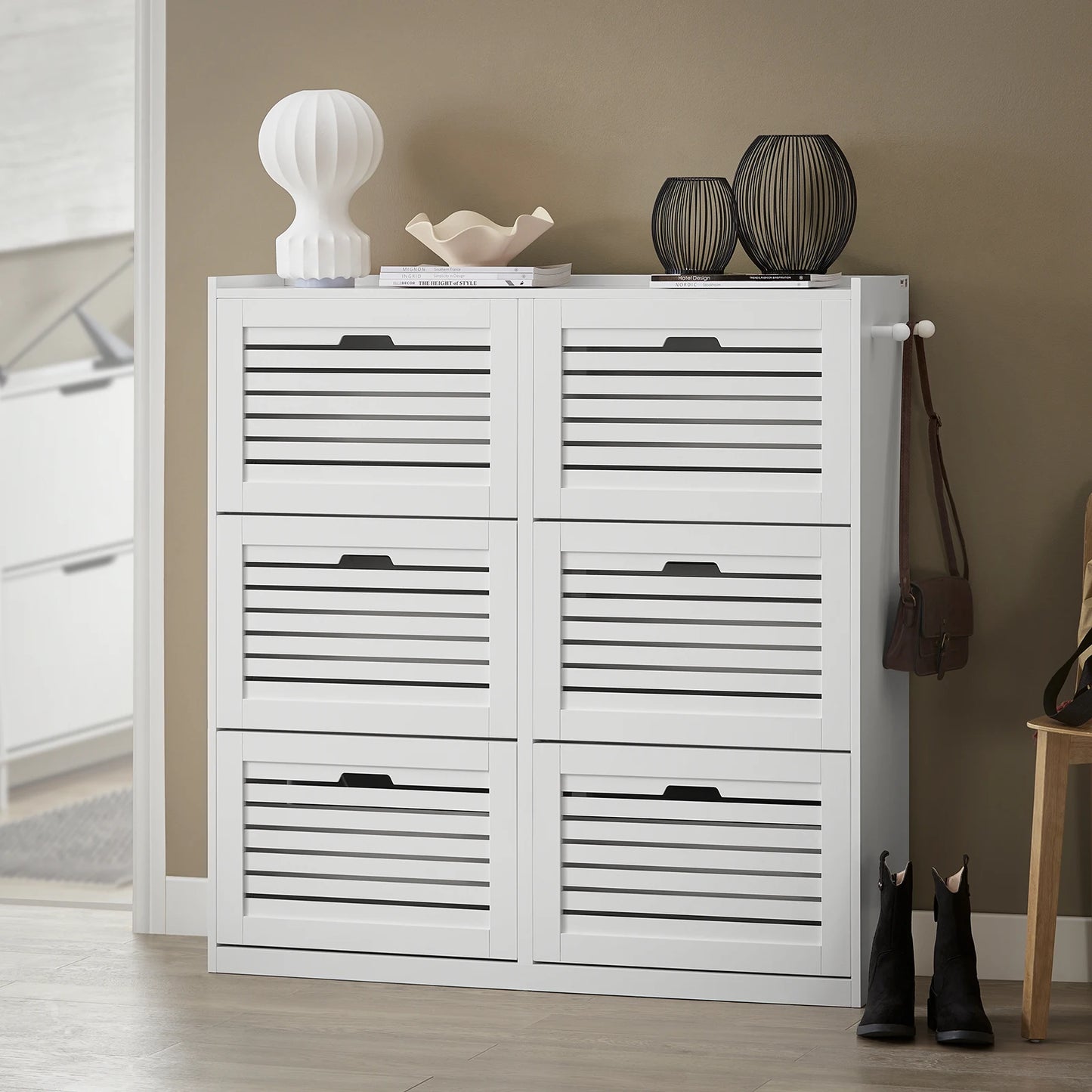 SoBuy FSR145-W Armoire à chaussures avec étagère à chaussures à 6 rabats avec 2 houes Camion à benne basculante avec 12 surfaces d'étagère Commode à chaussures Étagère à chaussures