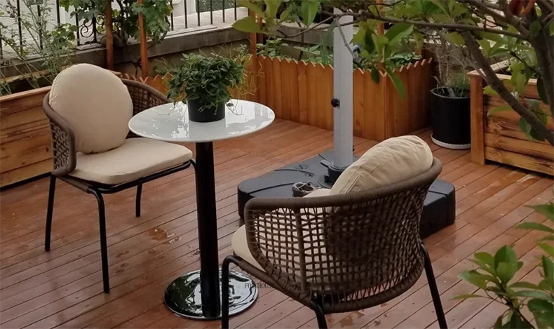 Dossiers européens chaises de jardin pour cour Protection solaire meubles d'extérieur en rotin creux meubles de Patio simples pour balcon