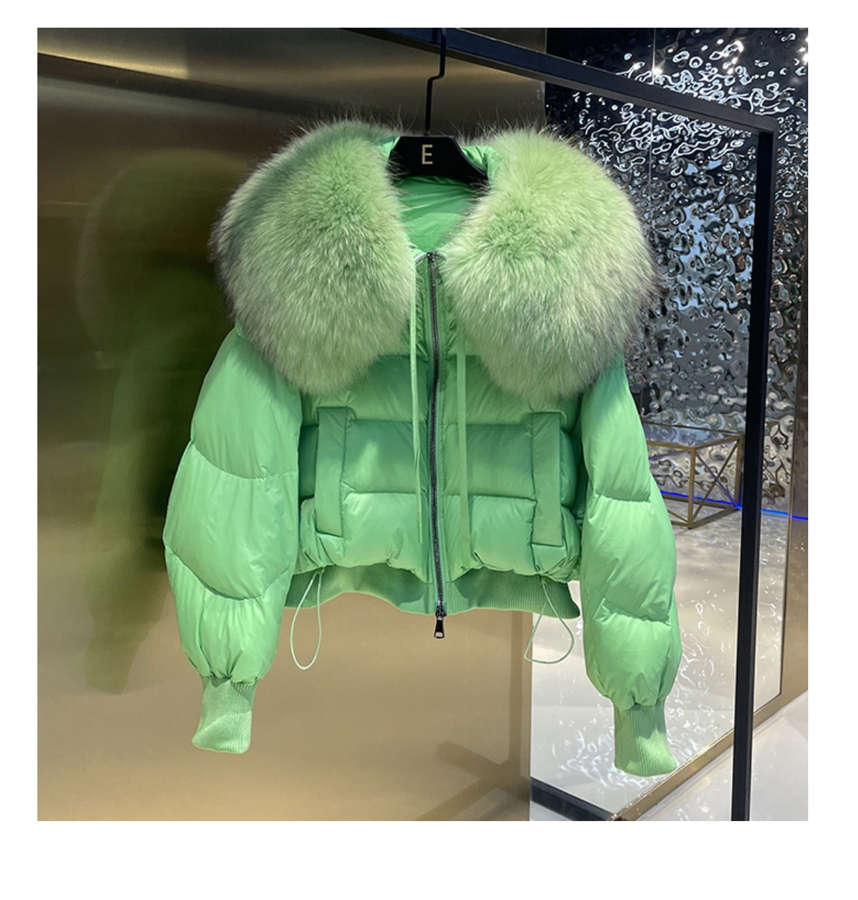 Doudoune d'hiver pour femmes avec capuche et col en fourrure naturelle