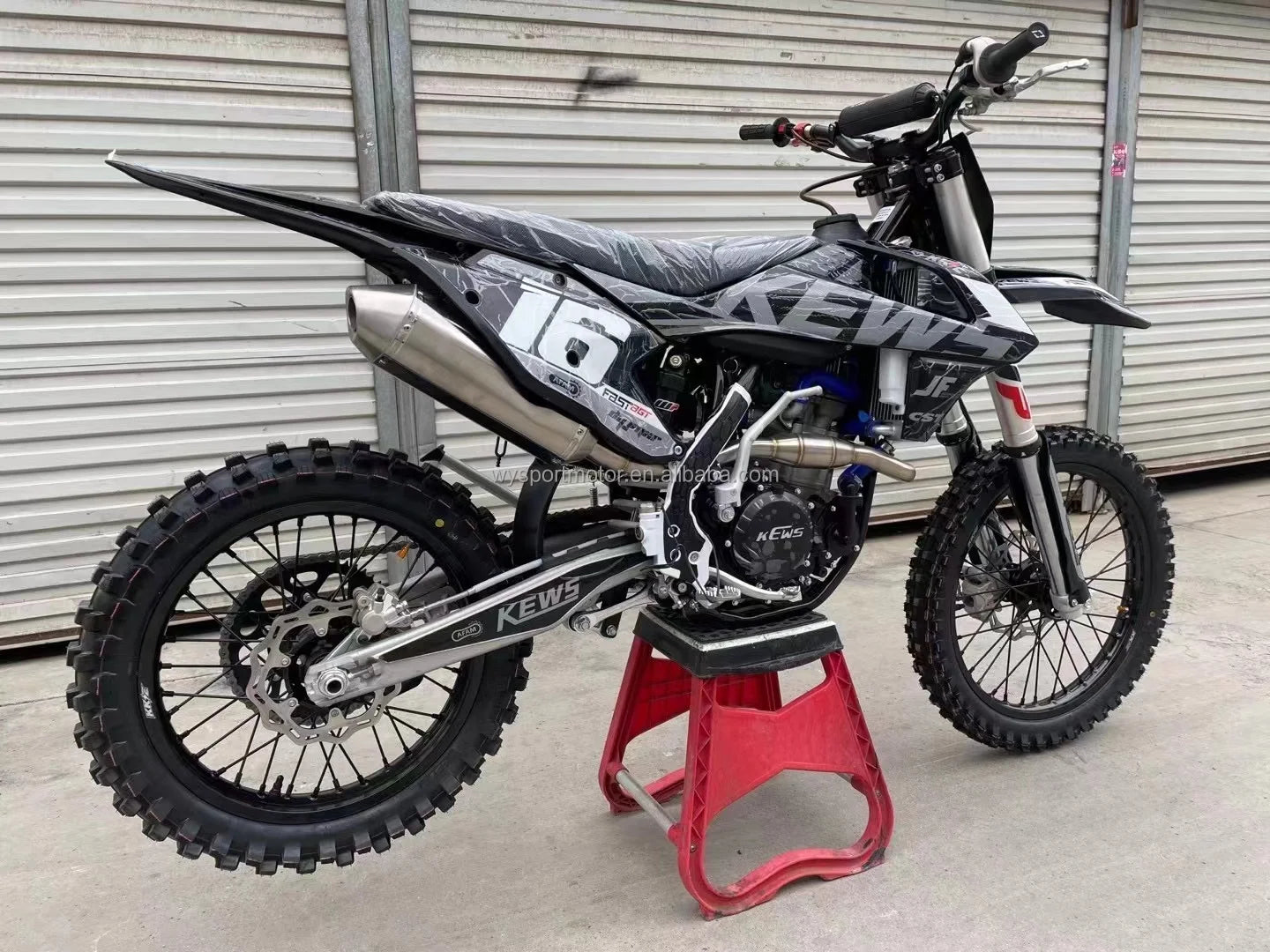 New CQR Cross Racing Dirt Bike 450cc – Puissance et Performance Tout-Terrain