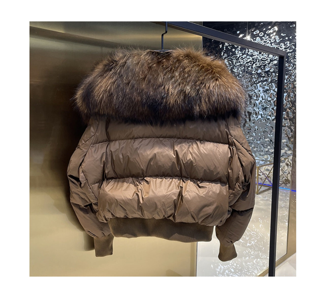 Doudoune d'hiver pour femmes avec capuche et col en fourrure naturelle