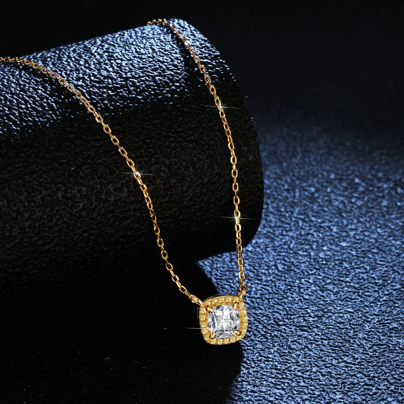 Pendentif Femme Argent 925 avec Moissanite Carré – Trendy et Raffiné