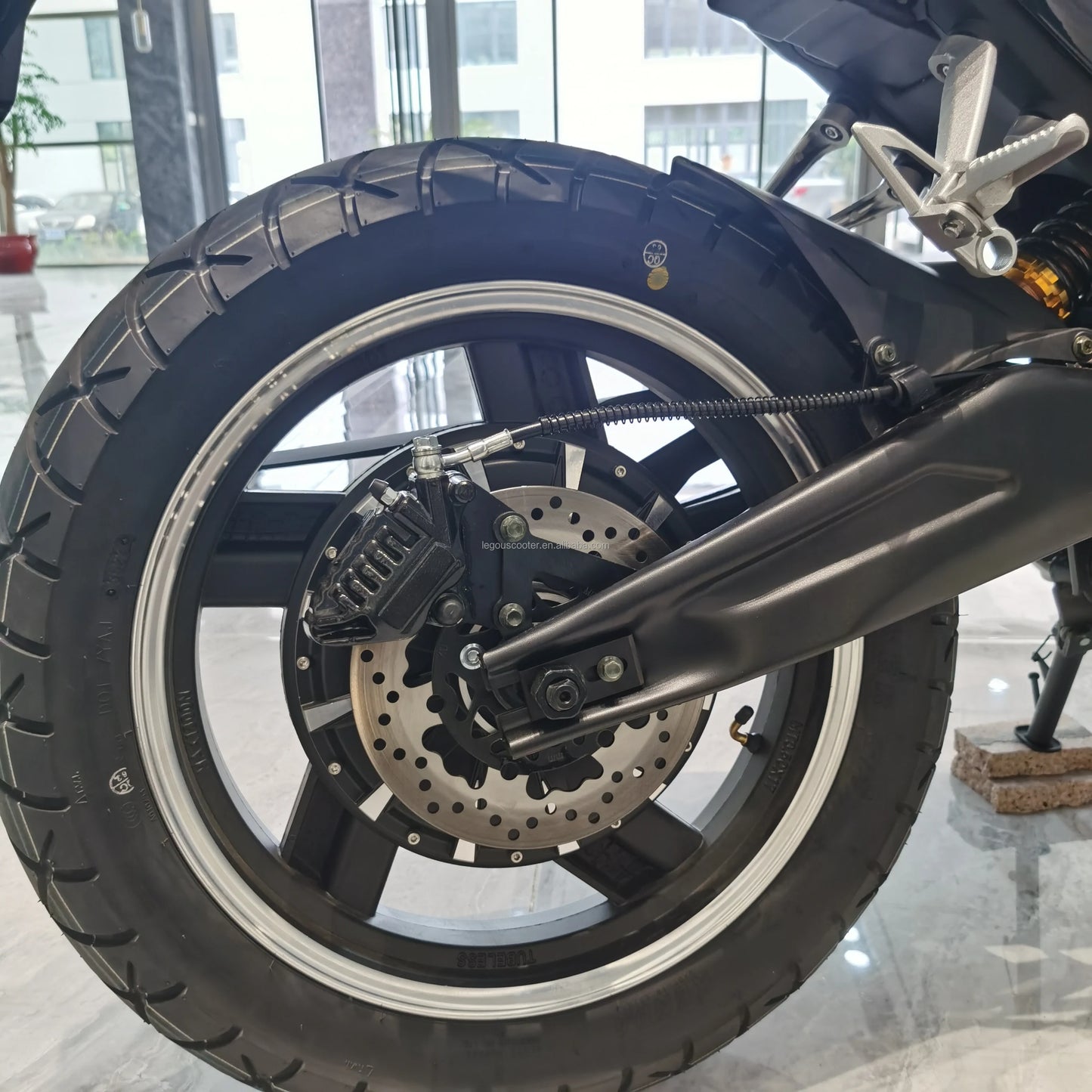 Moto électrique LEGOU V9 – 72V, 3000W/5000W/8000W, 140 km d’autonomie, 110 km/h 🚀