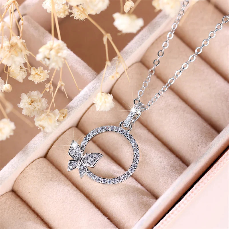 Collier pendentif papillon rond blanc pour femme, mignon, document en argent, colliers de la présidence, cadeau de bijoux de mariage, mode féminine