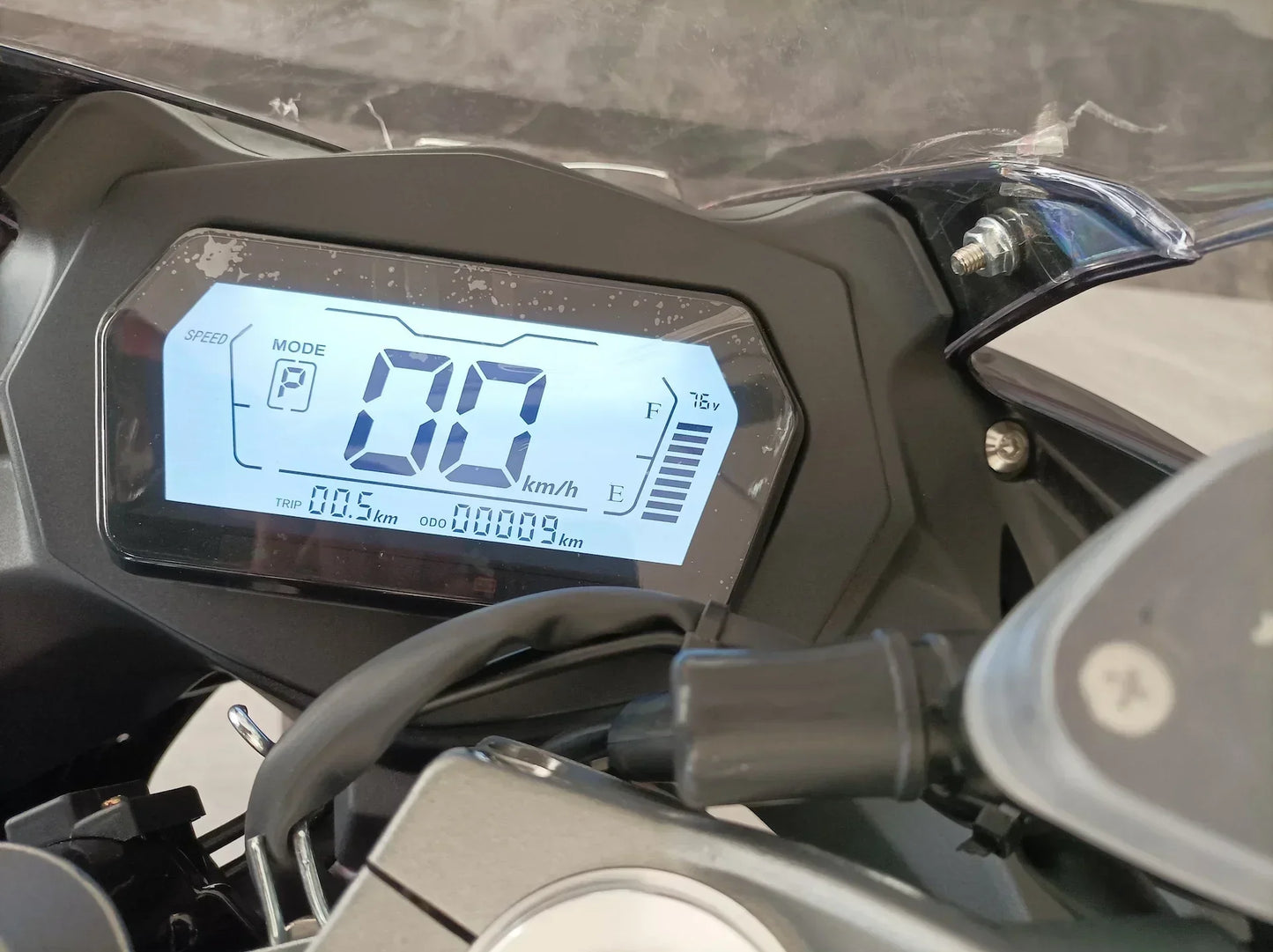 XiliMotorcycle 2025 – Moto Électrique Racing 10000W, Vitesse 180 km/h & Autonomie 220 km | ParisPetitPrix