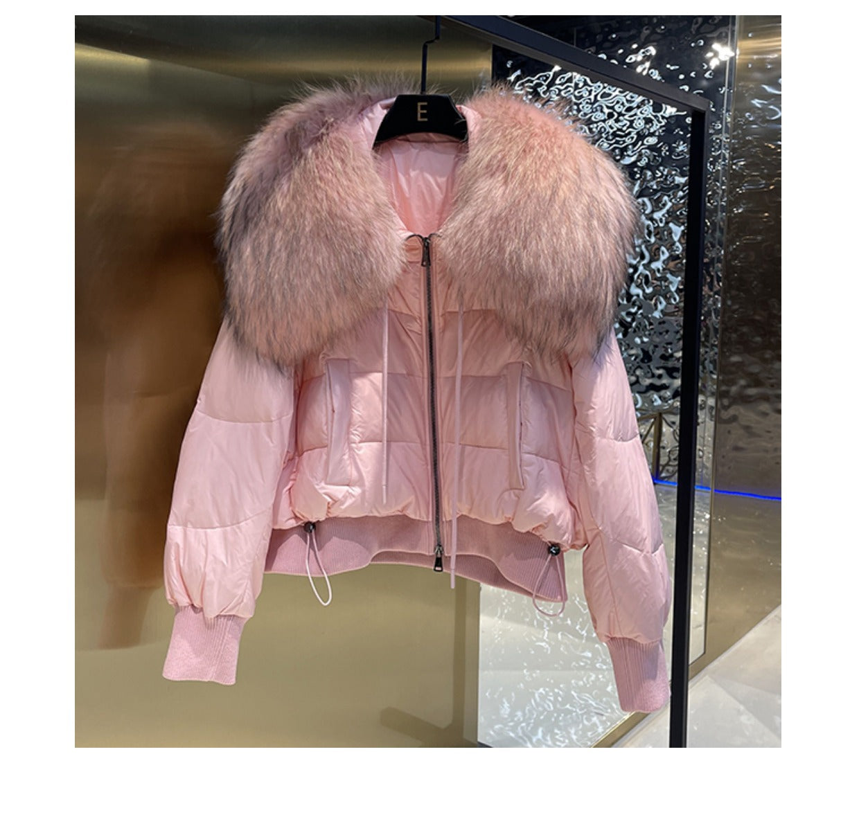 Doudoune d'hiver pour femmes avec capuche et col en fourrure naturelle
