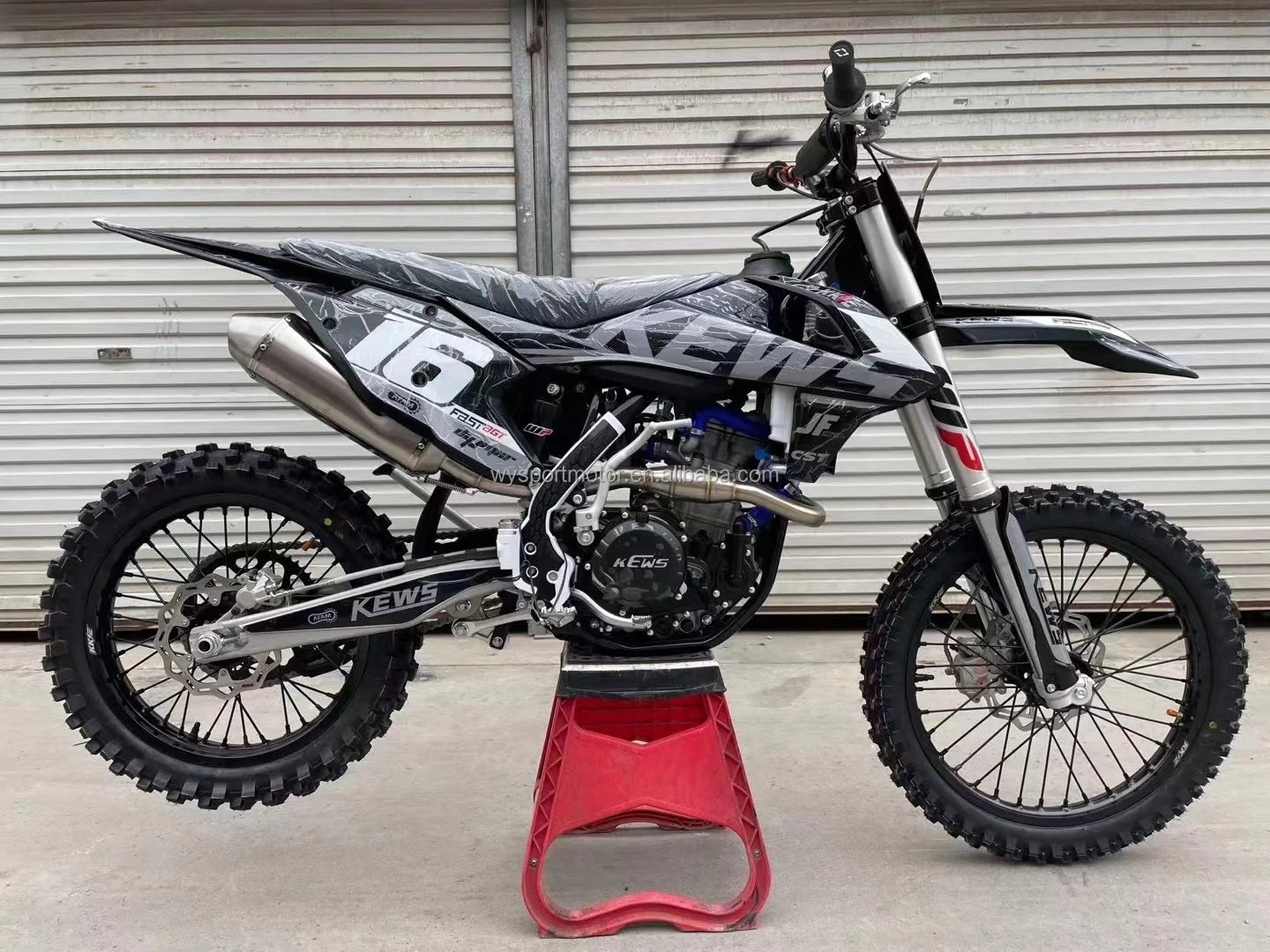 New CQR Cross Racing Dirt Bike 450cc – Puissance et Performance Tout-Terrain