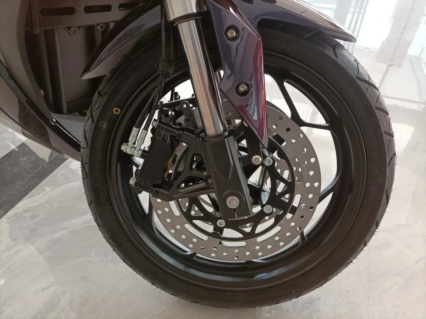 XiliMotorcycle 2025 – Moto Électrique Racing 10000W, Vitesse 180 km/h & Autonomie 220 km | ParisPetitPrix