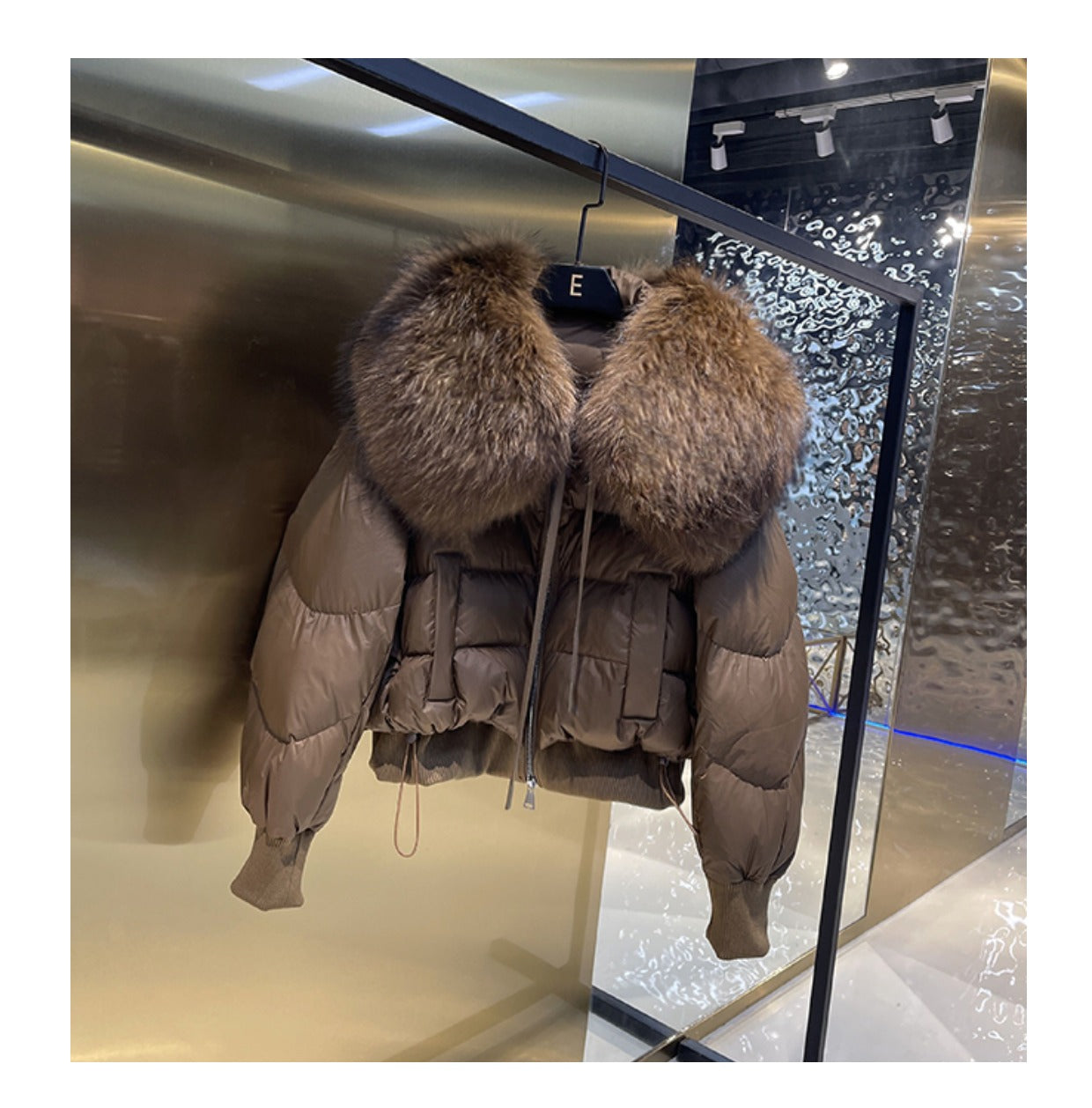 Doudoune d'hiver pour femmes avec capuche et col en fourrure naturelle