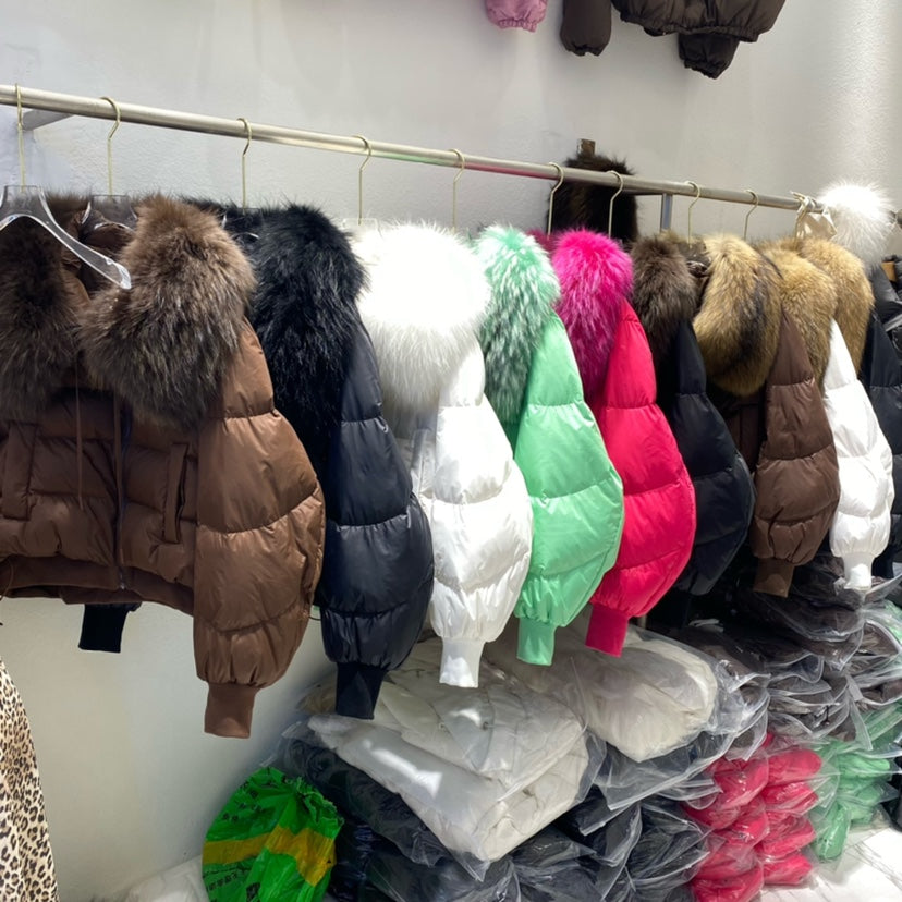 Doudoune d'hiver pour femmes avec capuche et col en fourrure naturelle