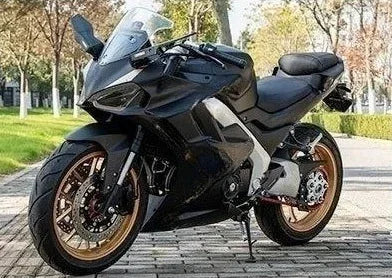 Moto Hats personalisé Tree 280ML – Moteur 2 cylindres 18,5 kW, Économique et Performante