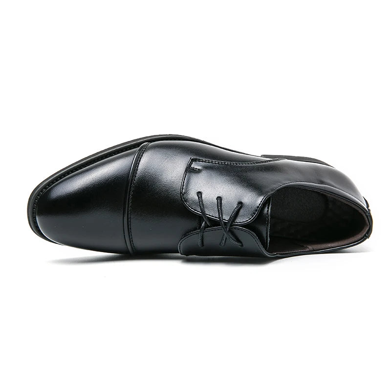 Chaussures habillées pour hommes en cuir de haute qualité Chaussures d'affaires décontractées Pointe de luxe Chaussures triples articulations pour bureau