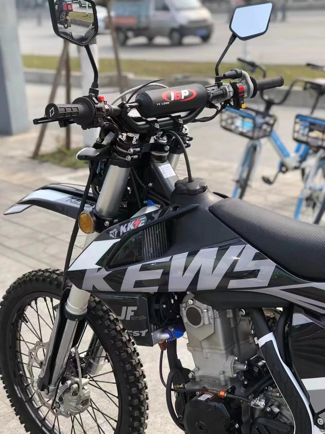 New CQR Cross Racing Dirt Bike 450cc – Puissance et Performance Tout-Terrain