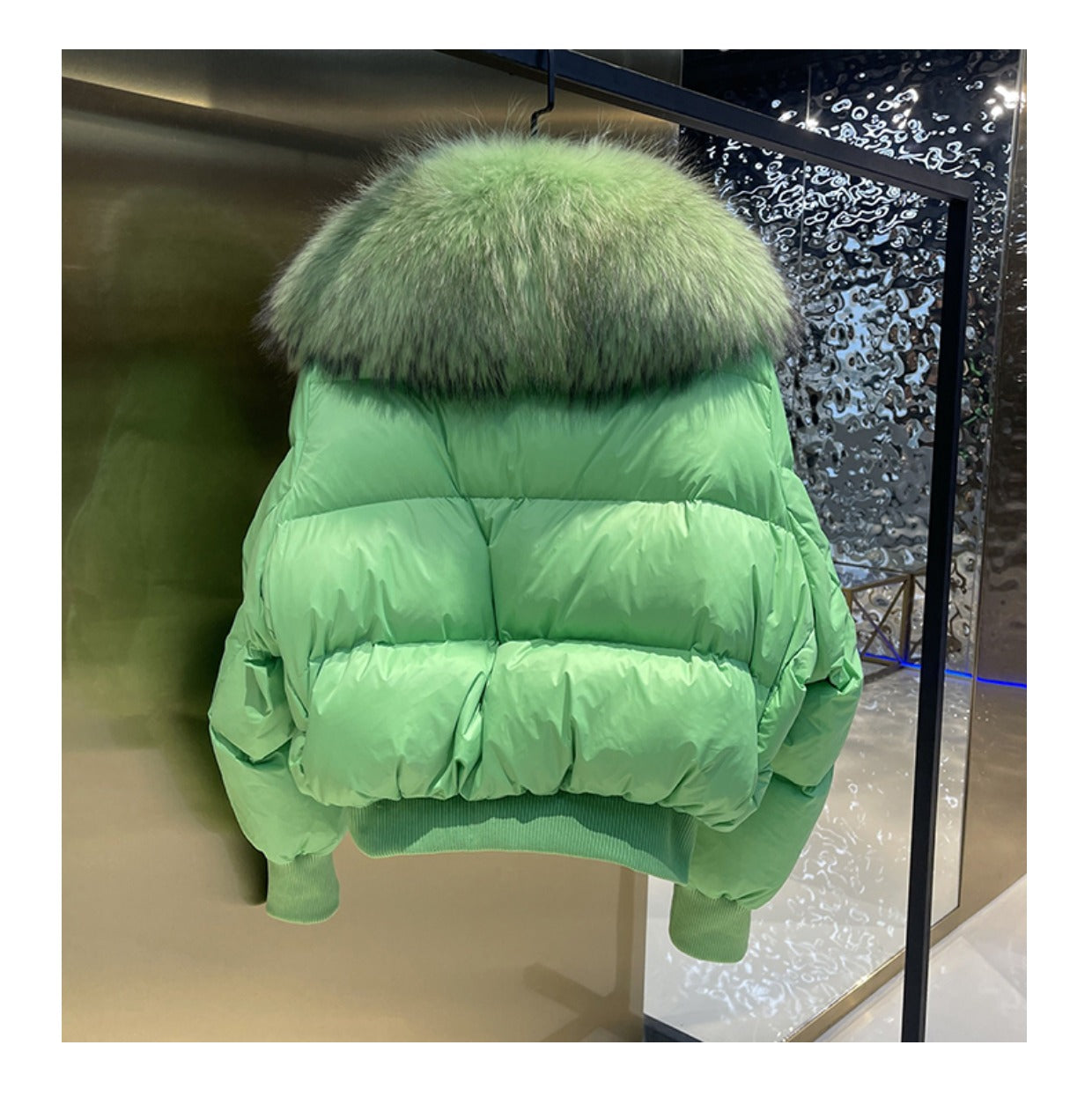 Doudoune d'hiver pour femmes avec capuche et col en fourrure naturelle