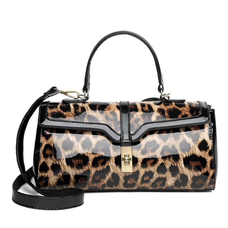 Nouveaux arrivages : Sac à main de luxe pour femmes en cuir verni avec détails floraux.