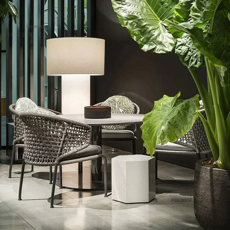 Dossiers européens chaises de jardin pour cour Protection solaire meubles d'extérieur en rotin creux meubles de Patio simples pour balcon