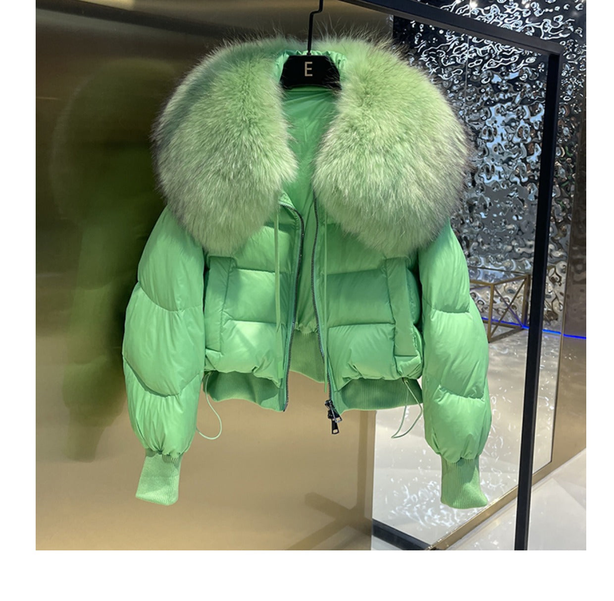 Doudoune d'hiver pour femmes avec capuche et col en fourrure naturelle