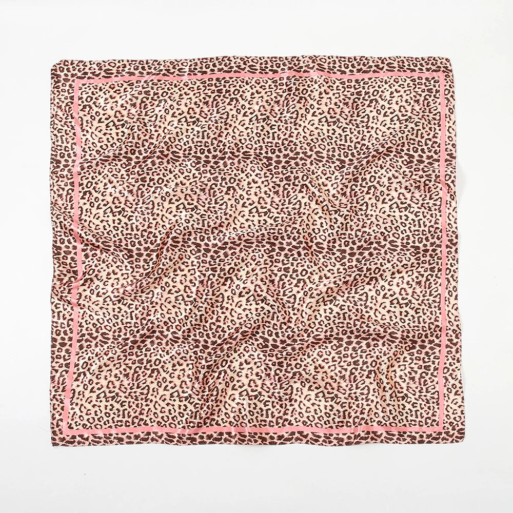 🧣 Foulard Carré Léopard LMLAVEN – Chic, Rock & Multifonction