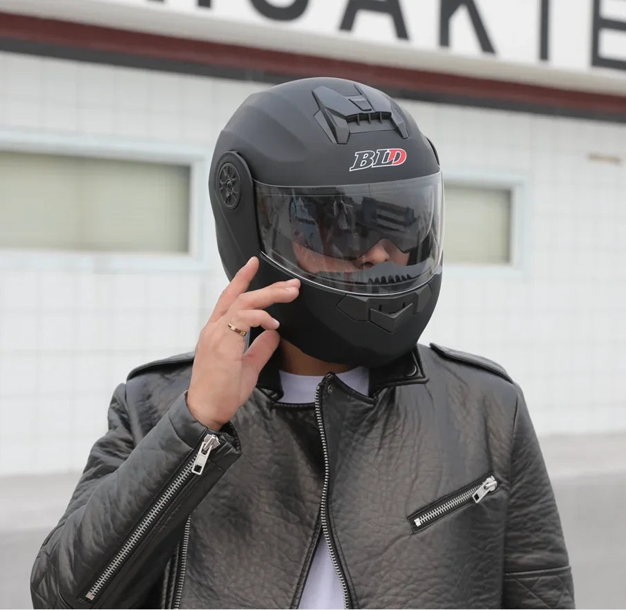 2020 nouveauté hommes moto course professionnelle casque rabattable matériau ABS casques modulaires à double lentille Certification DOT