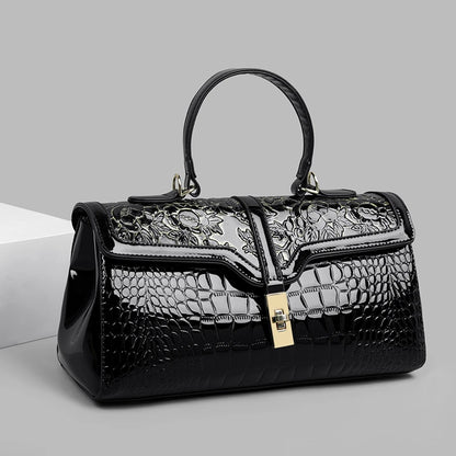 Nouveaux arrivages : Sac à main de luxe pour femmes en cuir verni avec détails floraux.