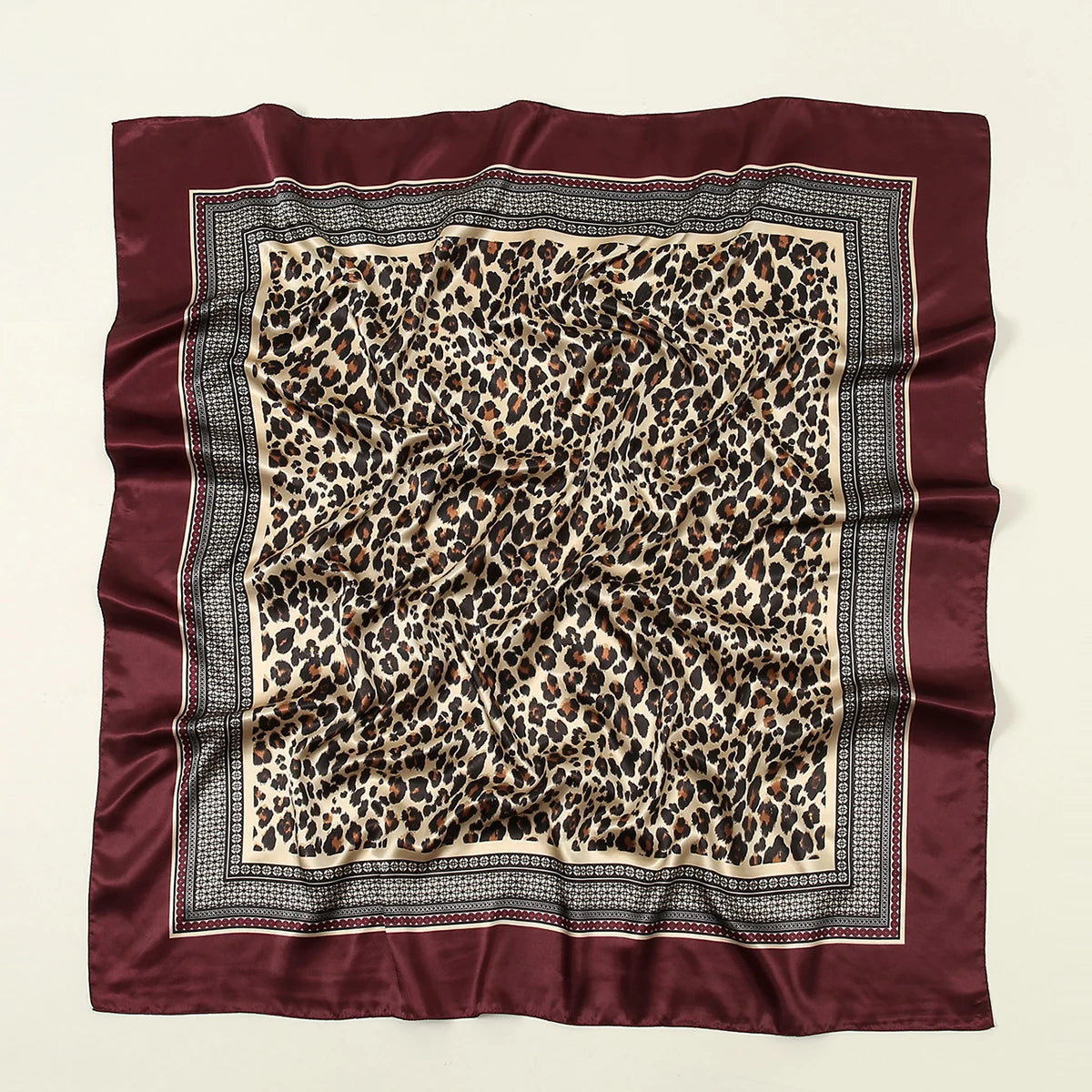 🧣 Foulard Carré Léopard LMLAVEN – Chic, Rock & Multifonction