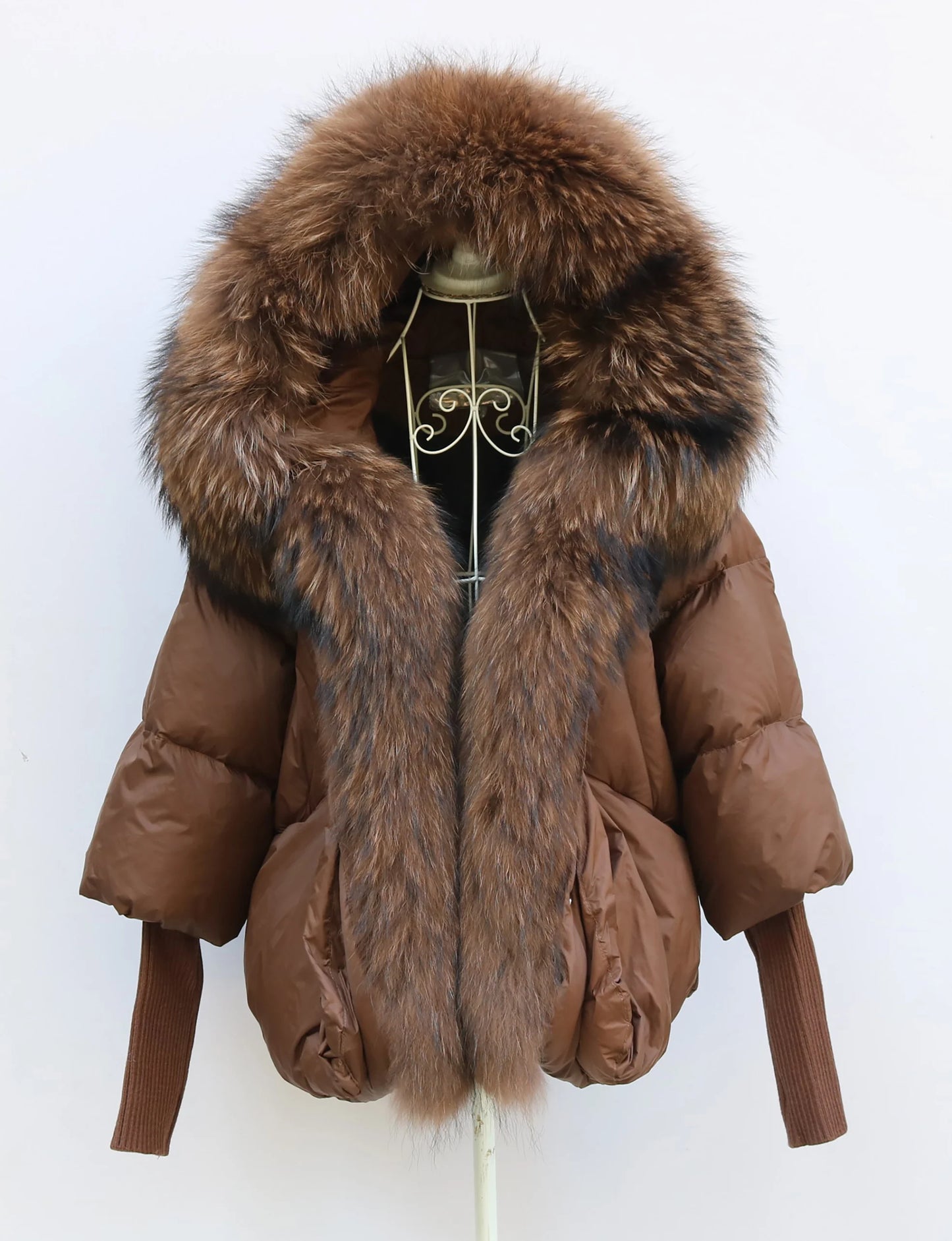 Grande veste d'hiver 2024 pour femmes avec capuche et col en véritable fourrure de renard argenté - Doudoune blanche en duvet de canard - Manteau oversize de luxe et élégant