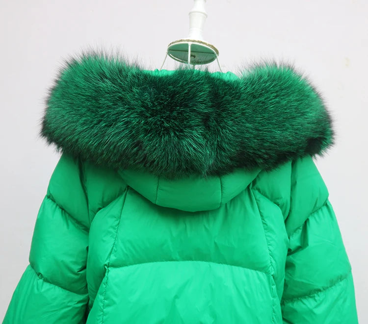 Grande veste d'hiver 2024 pour femmes avec capuche et col en véritable fourrure de renard argenté - Doudoune blanche en duvet de canard - Manteau oversize de luxe et élégant