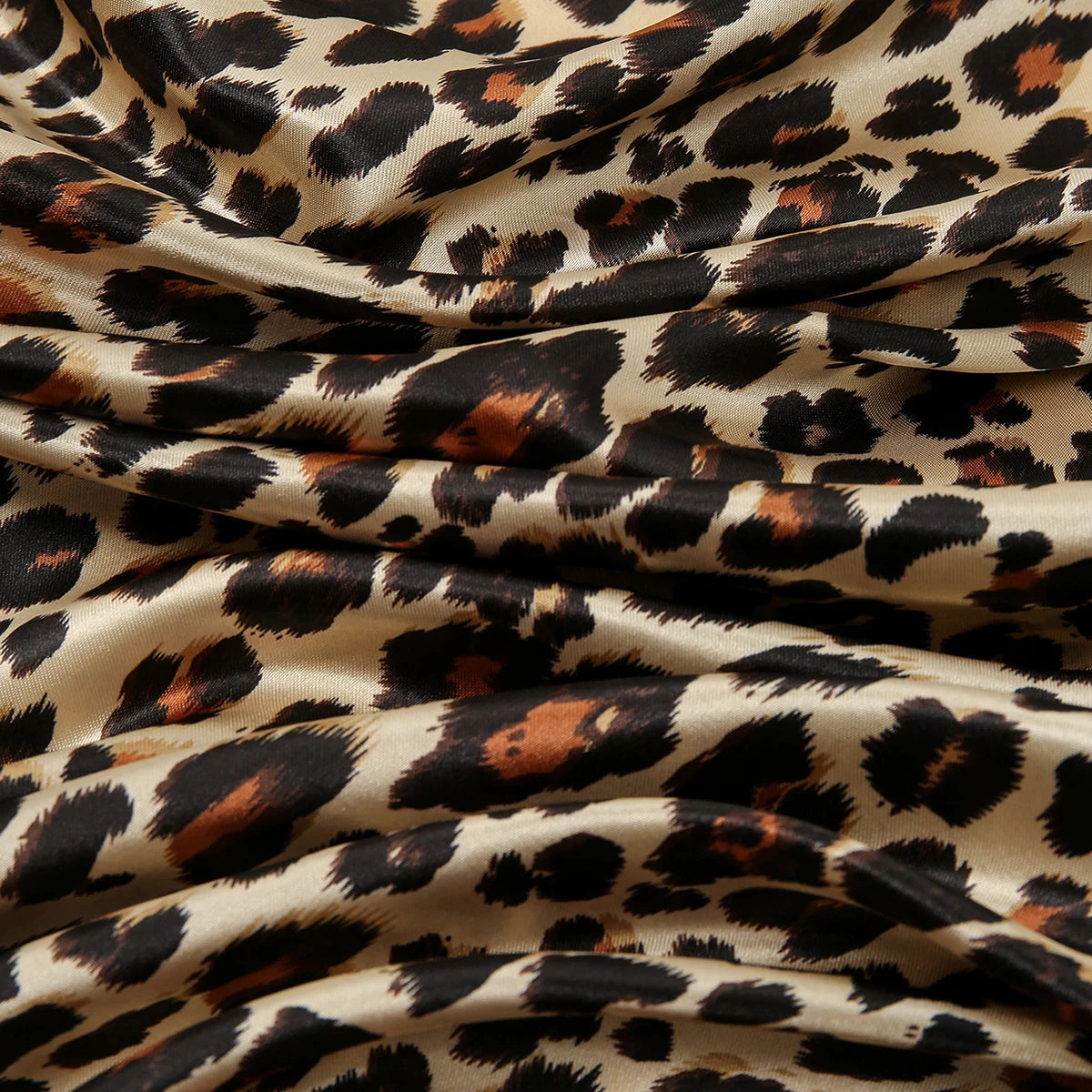 🧣 Foulard Carré Léopard LMLAVEN – Chic, Rock & Multifonction